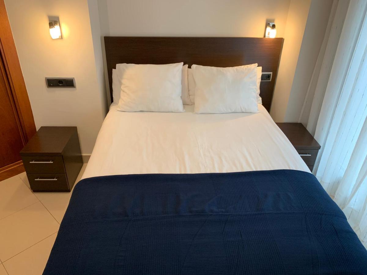 Apartamentos Illa 艾利亚德亚罗萨 外观 照片