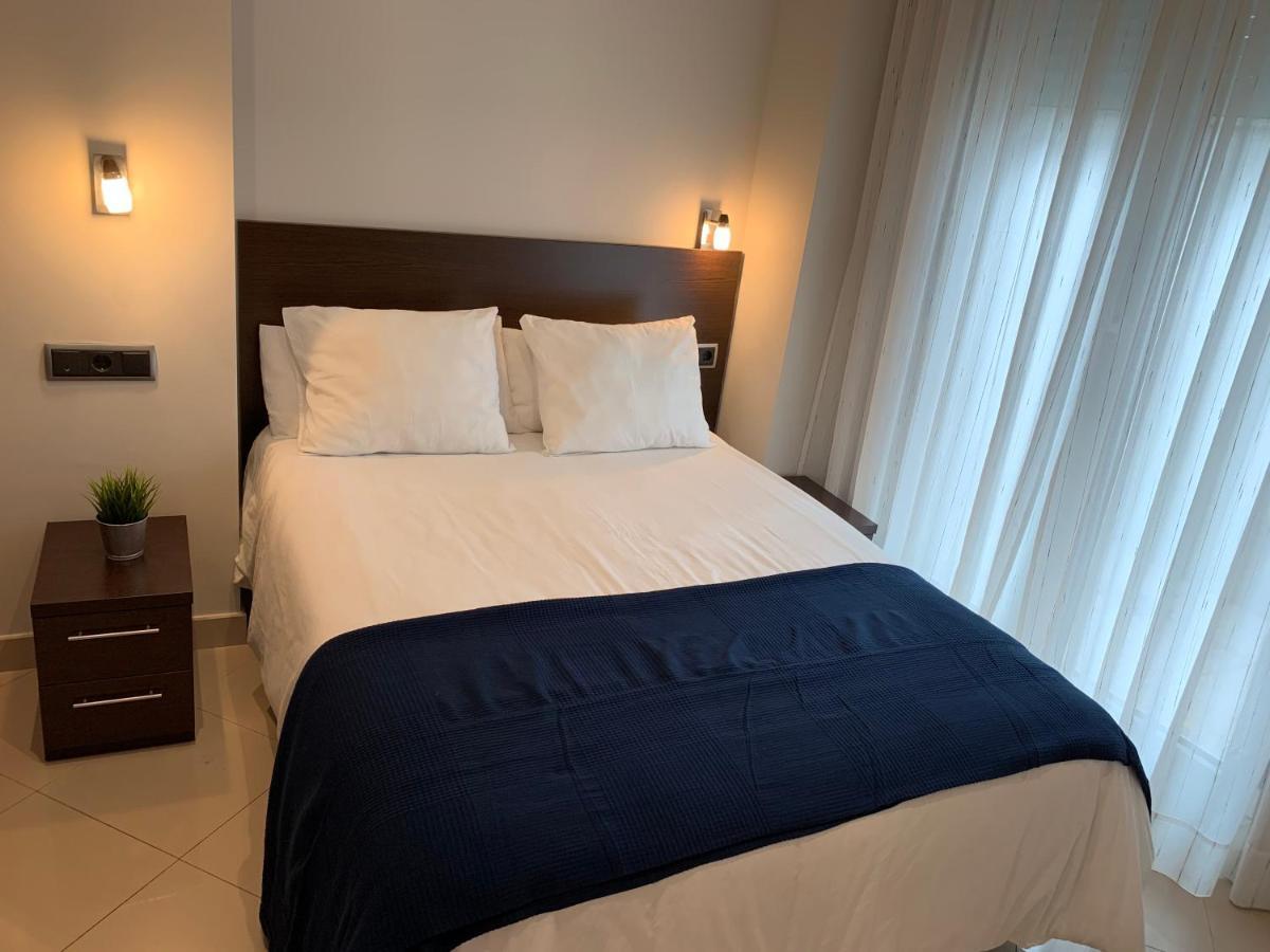 Apartamentos Illa 艾利亚德亚罗萨 外观 照片