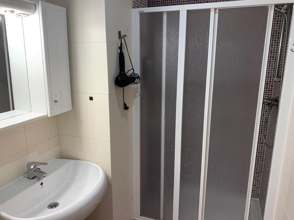Apartamentos Illa 艾利亚德亚罗萨 外观 照片