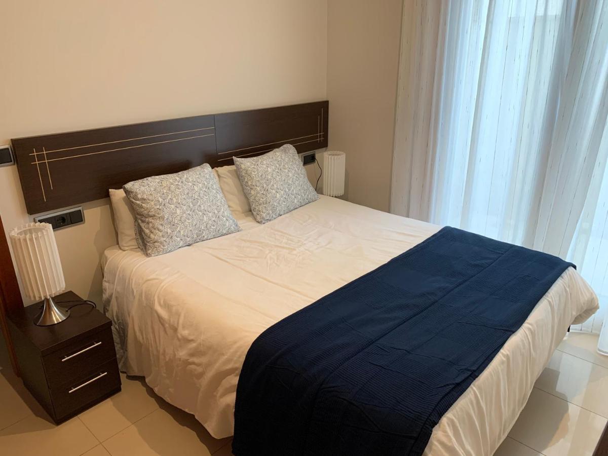 Apartamentos Illa 艾利亚德亚罗萨 外观 照片