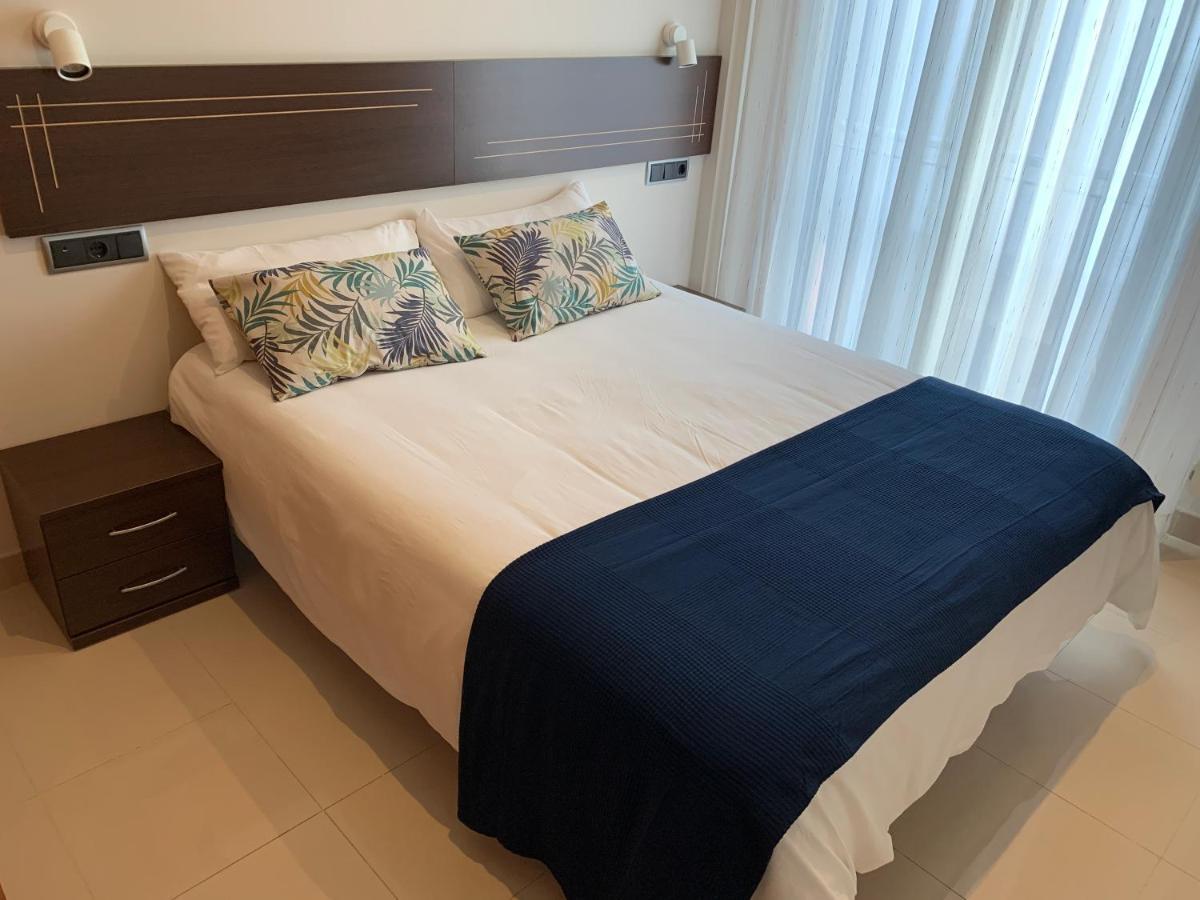Apartamentos Illa 艾利亚德亚罗萨 外观 照片